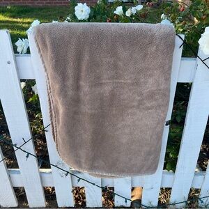 Brookstone NAP 2 Ply Plush Throw Travel Blanket Light Tan Satin Trim 35x59 GUC